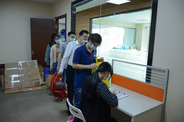 科進(jìn)公司組織開展“捐贈(zèng)衣物奉獻(xiàn)愛(ài)心”活動(dòng)
